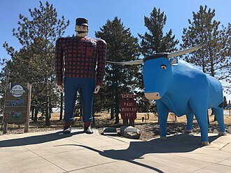 Giant statue of Paul Bunyan and Babe
